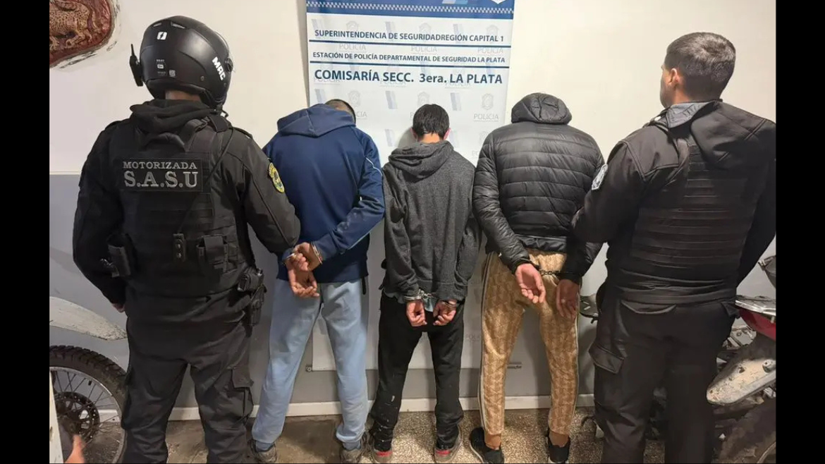 Operativo en Los Hornos: seis demorados y una moto con pedido de secuestro