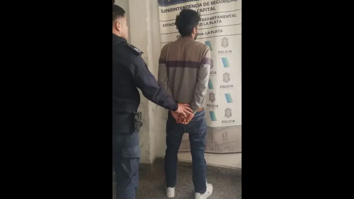 La Plata: quiso robar un auto en una estación de servicio y terminó detenido a pocos metros