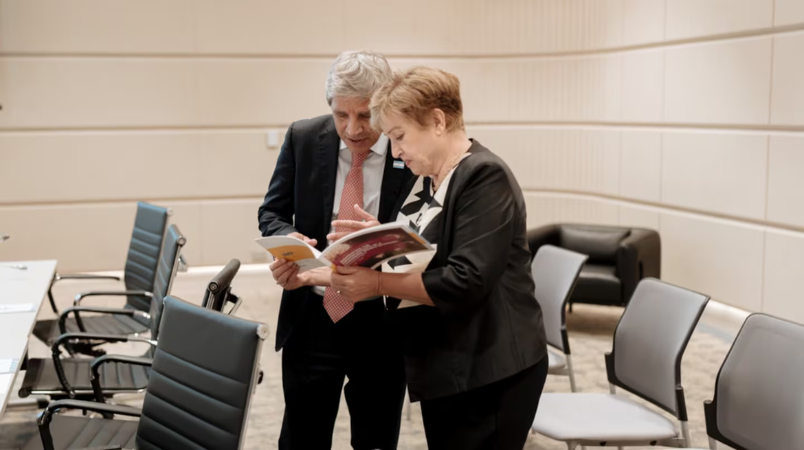 Caputo se reunió con Georgieva en Tailandia y destacó el respaldo del FMI a la política fiscal