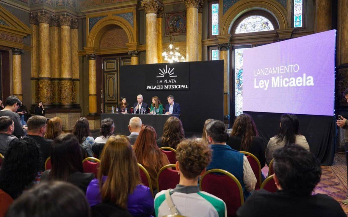 Alak y Estela Díaz lanzaron una nueva capacitación en Ley Micaela para trabajadores municipales
