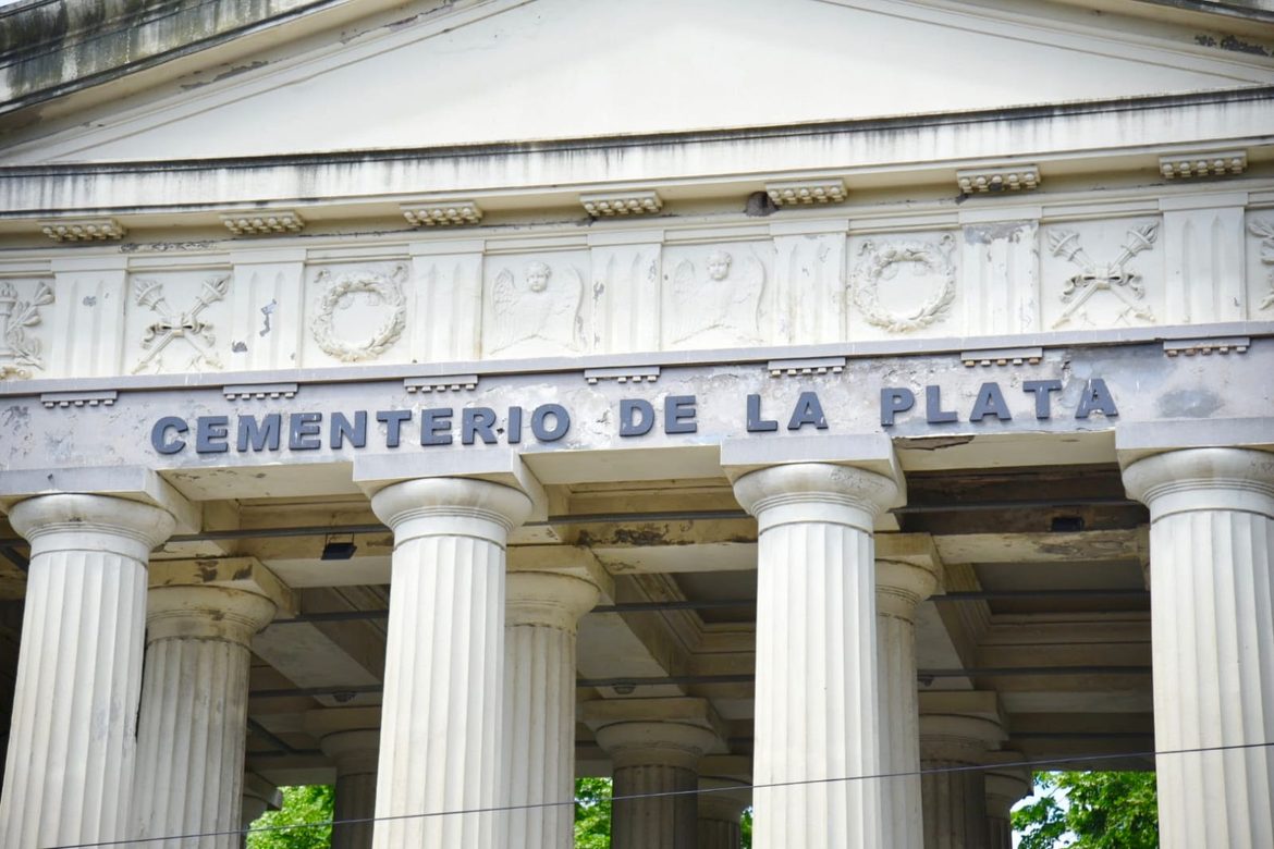 La Municipalidad puso en marcha un plan de regularización de bóvedas en el Cementerio de La Plata