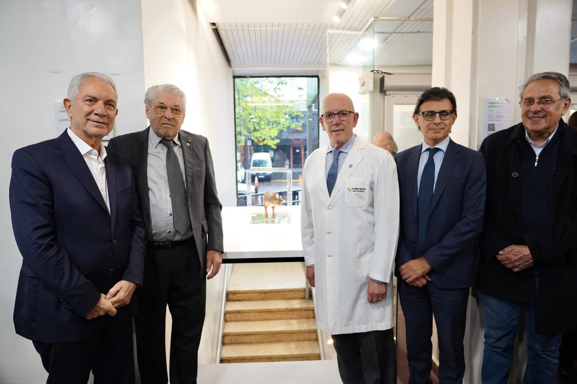 Alak acompañó la inauguración de una obra que rinde homenaje a la mítica Loba Capitolina